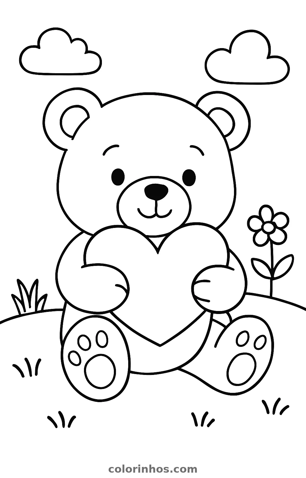 Ursinho sentado num morrinho abraçando um coração grande, sob duas nuvens e ao lado de uma flor, desenho para colorir